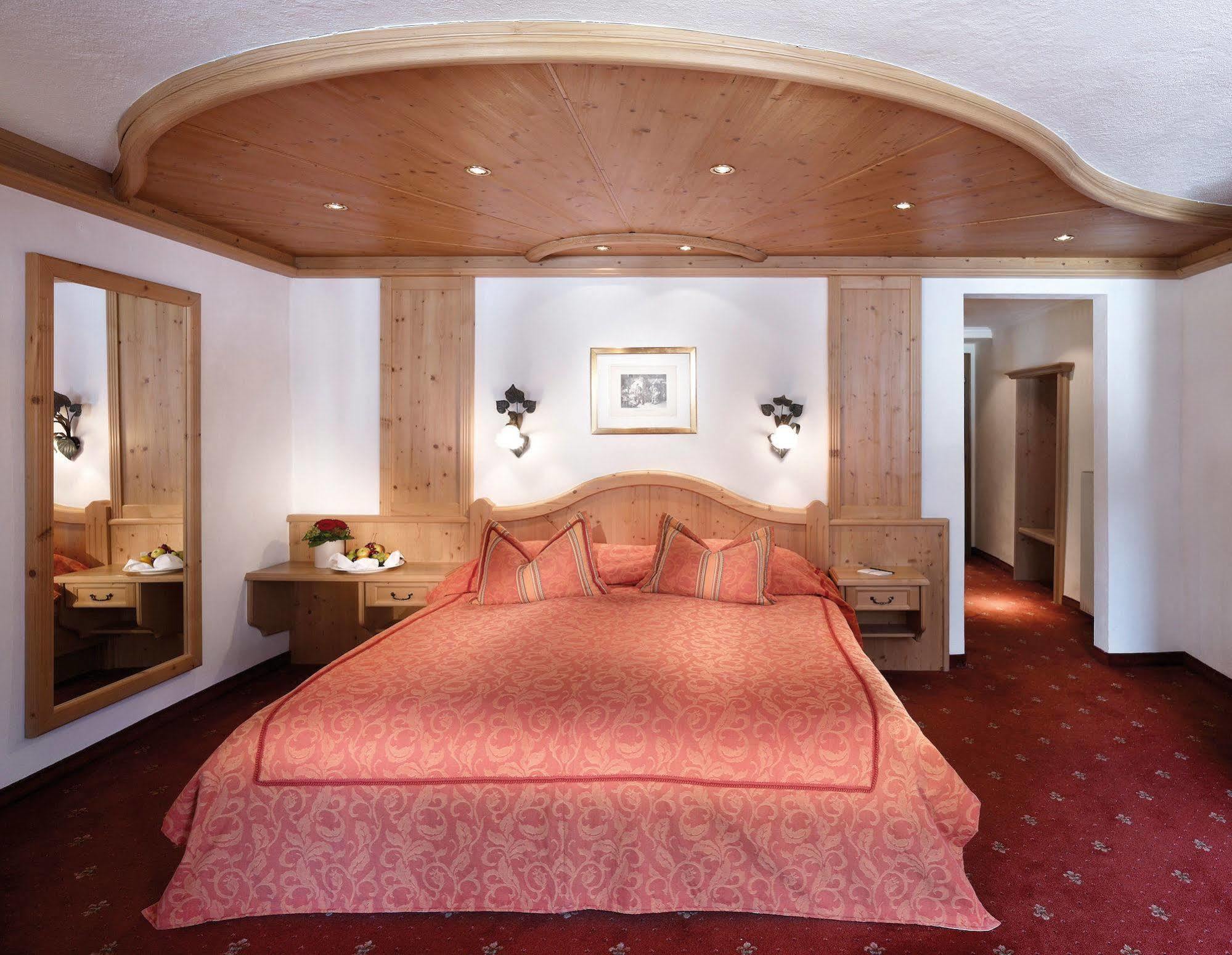 Hotel Weisses Roessl Kitzbühel Eksteriør billede
